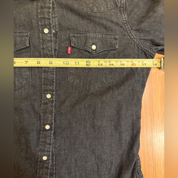 Levi's Women’s Essential Western Fitted Denim Shirt - Picture 9 of 12